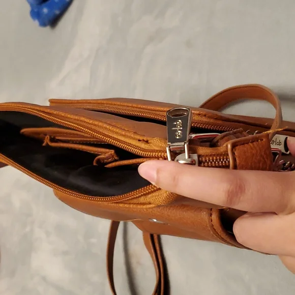 Co-lab Crossbody - Picture 3 of 5